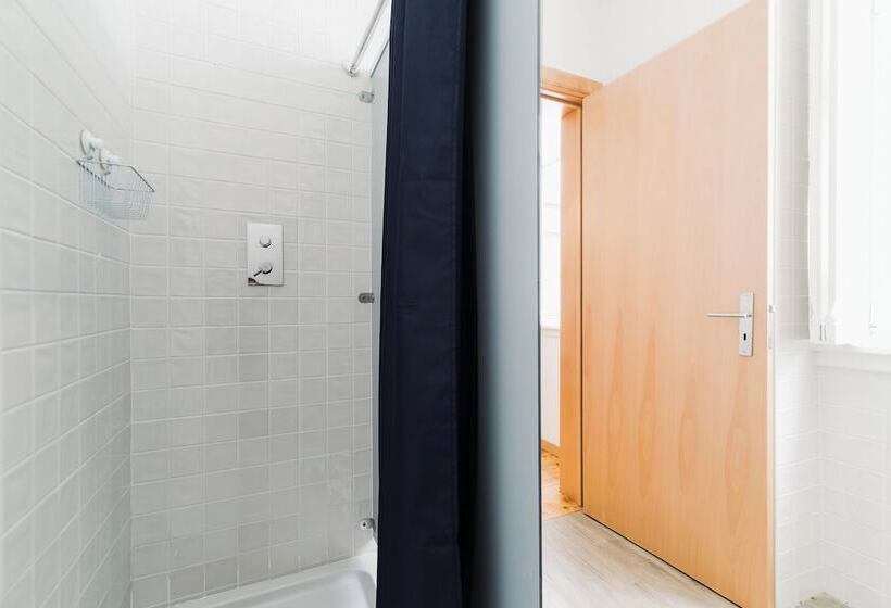 Кровать в Общей Комнате, WOT Lisbon Patio