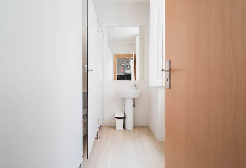 Кровать в Общей Комнате, WOT Lisbon Patio