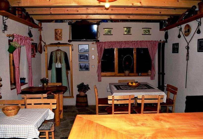 اتاق خانوادگی با چشم‌انداز کوه, Kraljska Koliba   Kralje S Cottage