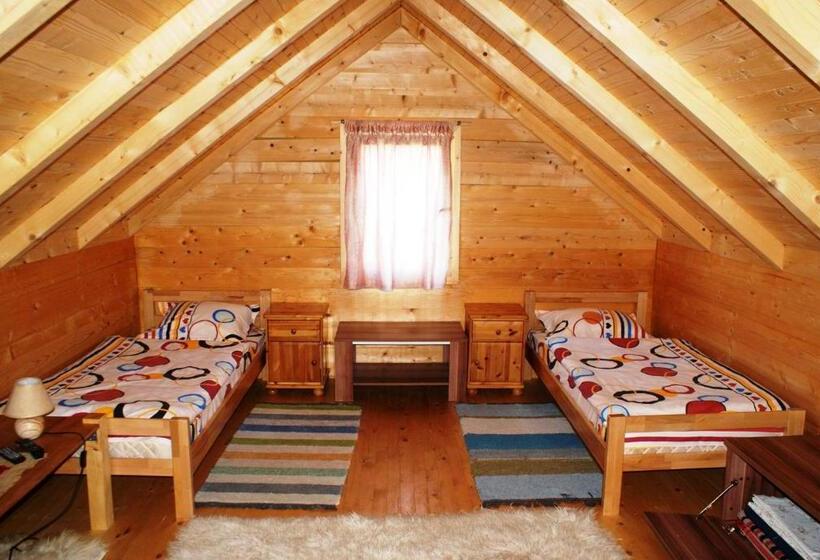 اتاق خانوادگی با چشم‌انداز کوه, Kraljska Koliba   Kralje S Cottage