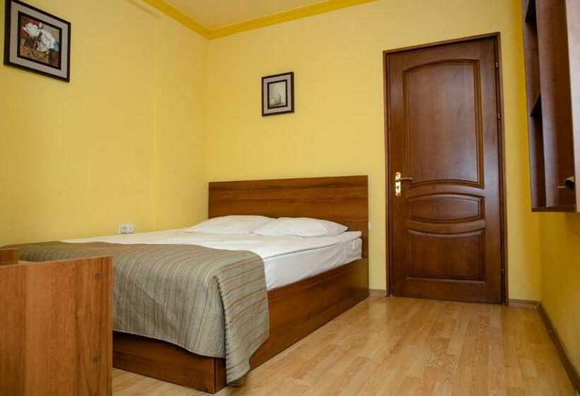 디럭스 룸, Popock Baghramyan