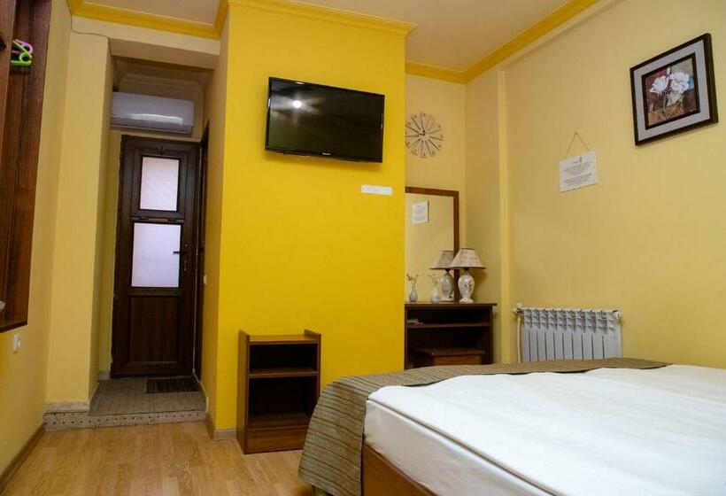 디럭스 룸, Popock Baghramyan