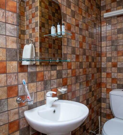 디럭스 룸, Popock Baghramyan