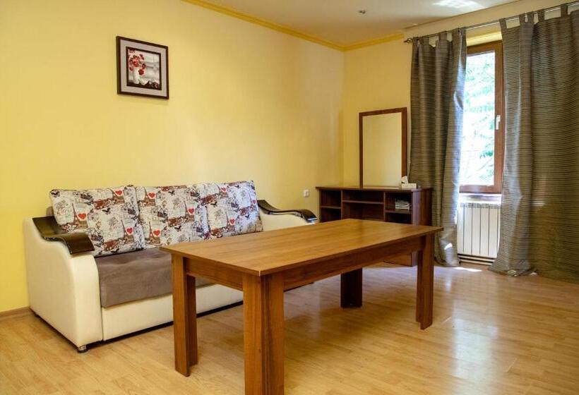 패밀리 스튜디오, Popock Baghramyan