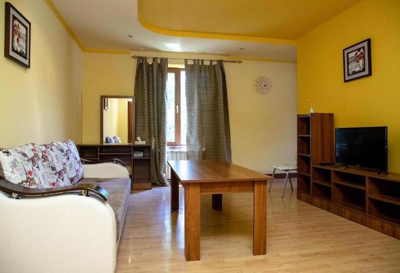 패밀리 스튜디오, Popock Baghramyan