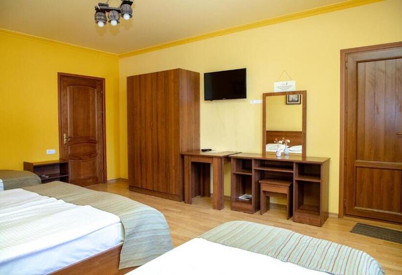 4인용 스탠다드 룸, Popock Baghramyan