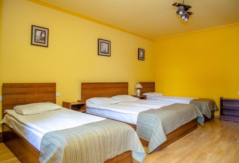 4인용 스탠다드 룸, Popock Baghramyan