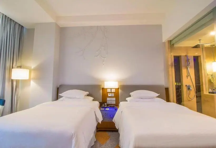 オーシャンビューのプレミアムルーム。, Four Points By Sheraton Manado