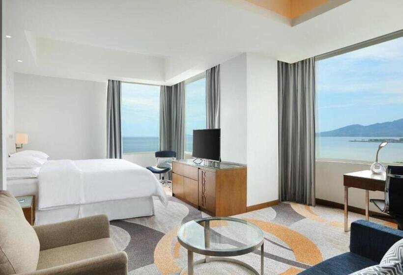 Deluxe Suite Sea View, Four Points By Sheraton Manado