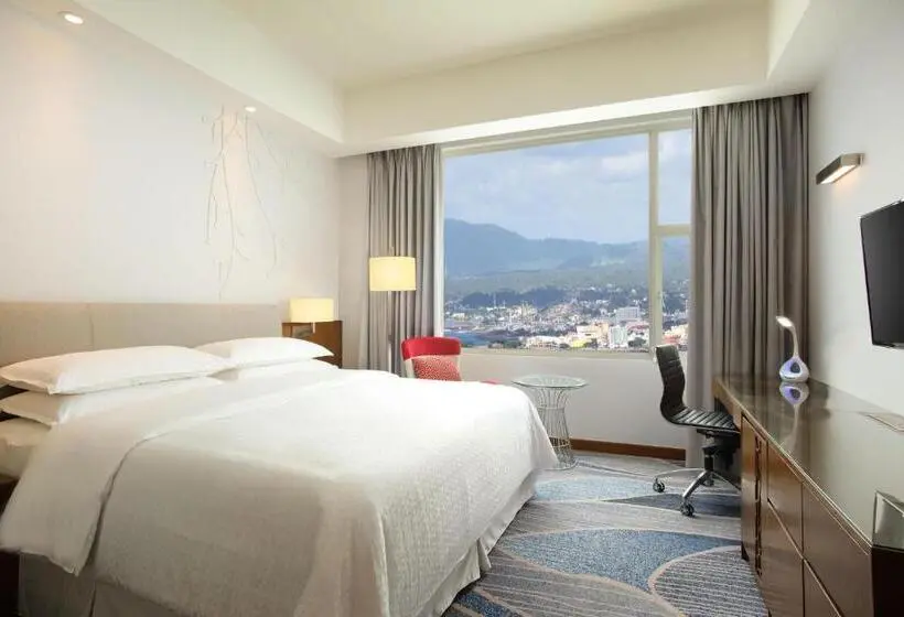 キングサイズベッド、シティビューデラックスルーム, Four Points By Sheraton Manado