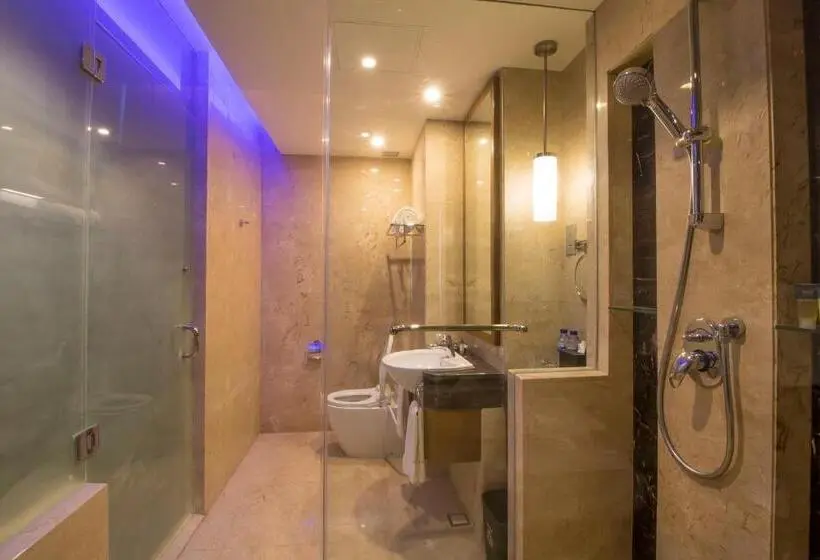 キングサイズベッドのデラックスルーム, Four Points By Sheraton Manado