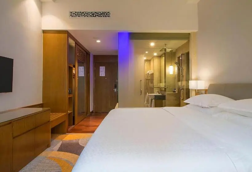 キングサイズベッドのデラックスルーム, Four Points By Sheraton Manado