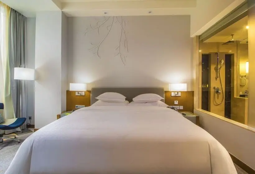 オーシャンビューのプレミアムルーム。, Four Points By Sheraton Manado