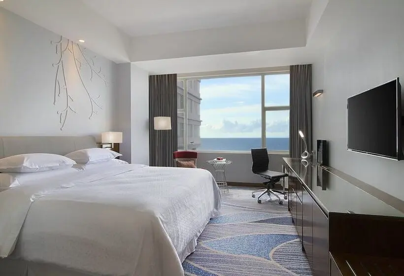 オーシャンビューのプレミアムルーム。, Four Points By Sheraton Manado