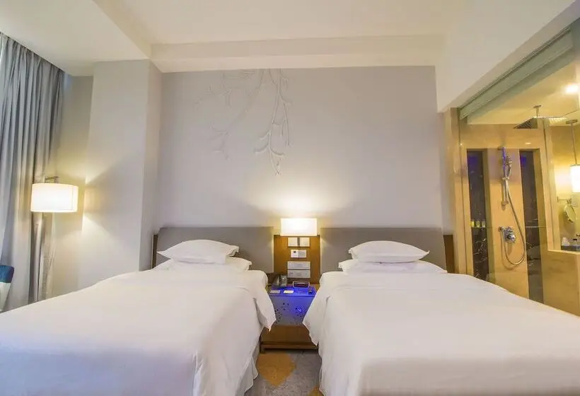 オーシャンビューのプレミアムルーム。, Four Points By Sheraton Manado