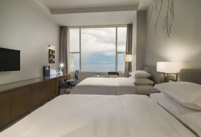 オーシャンビューのプレミアムルーム。, Four Points By Sheraton Manado