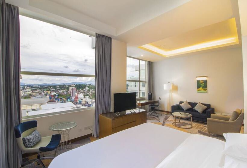 Deluxe Suite Sea View, Four Points By Sheraton Manado