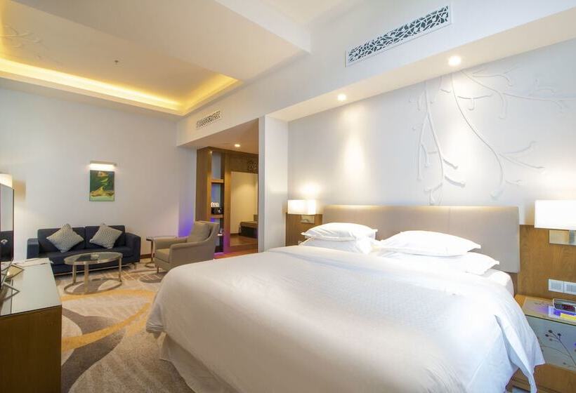 Deluxe Suite Sea View, Four Points By Sheraton Manado