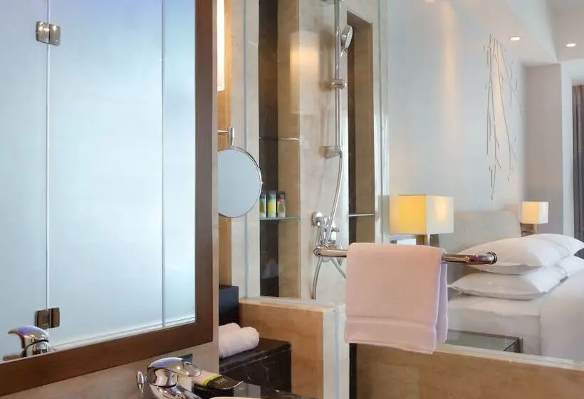 オーシャンビュースイート, Four Points By Sheraton Manado