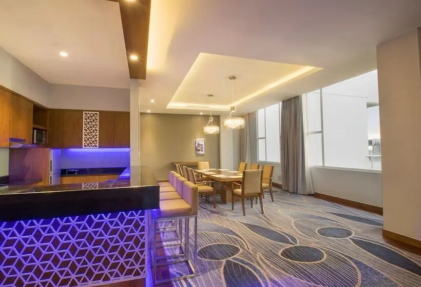 プレジデントスイートルーム, Four Points By Sheraton Manado