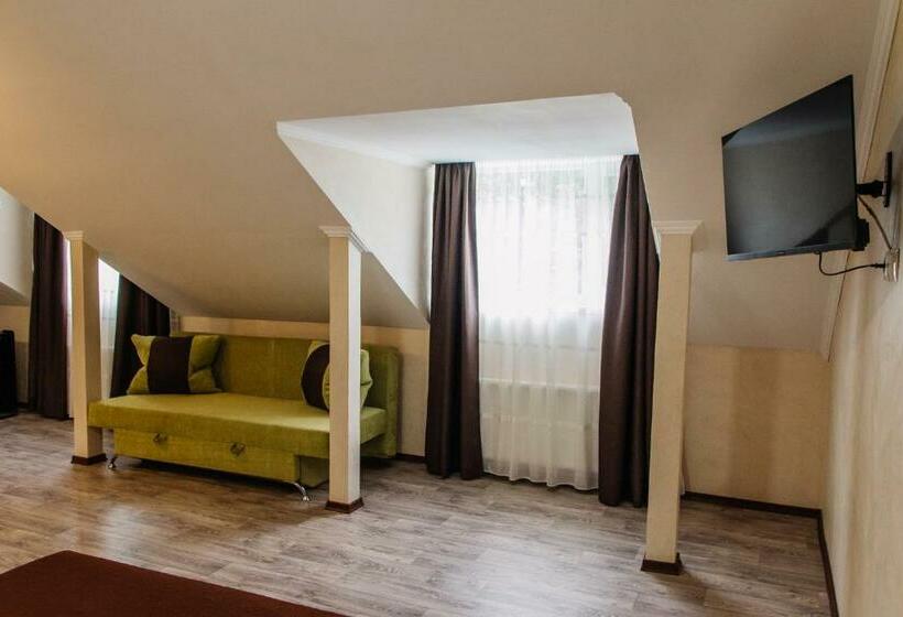 수피리어 패밀리 룸, Maria