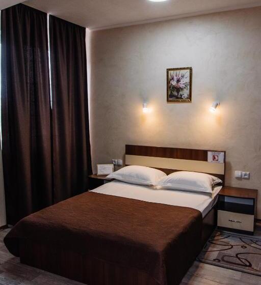 수피리어 패밀리 룸, Maria