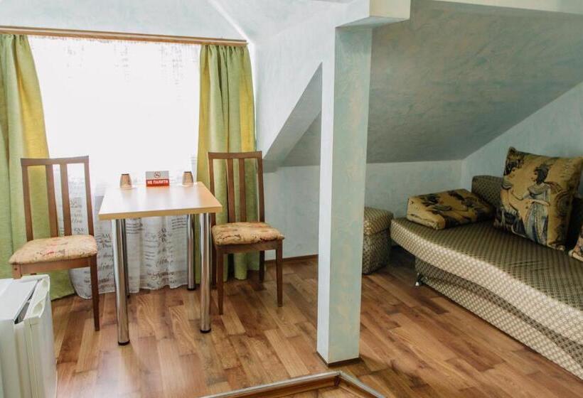 패밀리 주니어 스위트, Maria