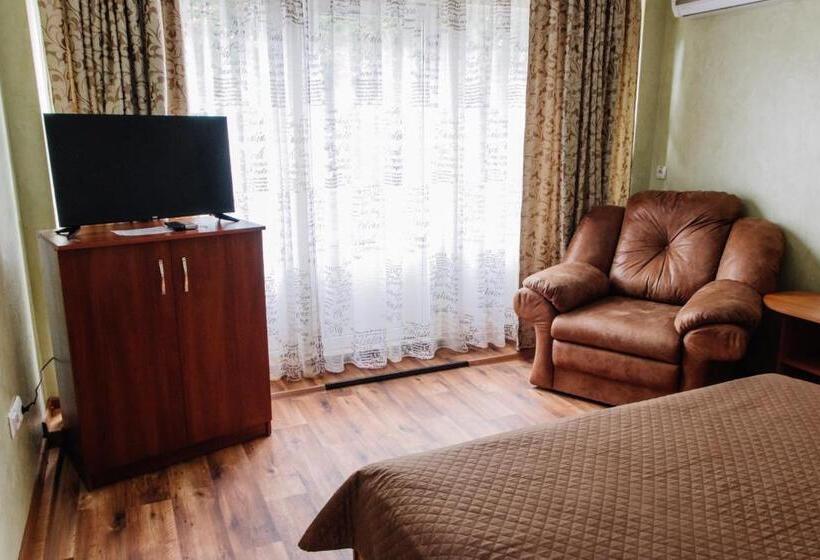 패밀리 주니어 스위트, Maria