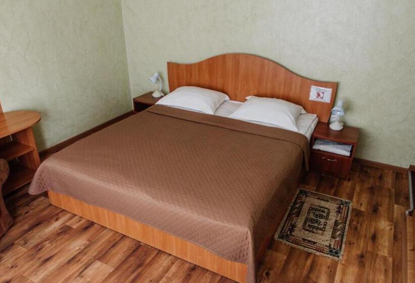 패밀리 주니어 스위트, Maria