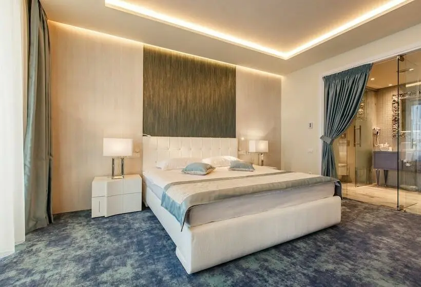 Suite Senior cu Vedere la Mare, Opera