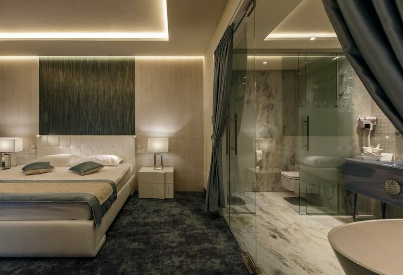 オーシャンビューシニアスイート, Opera