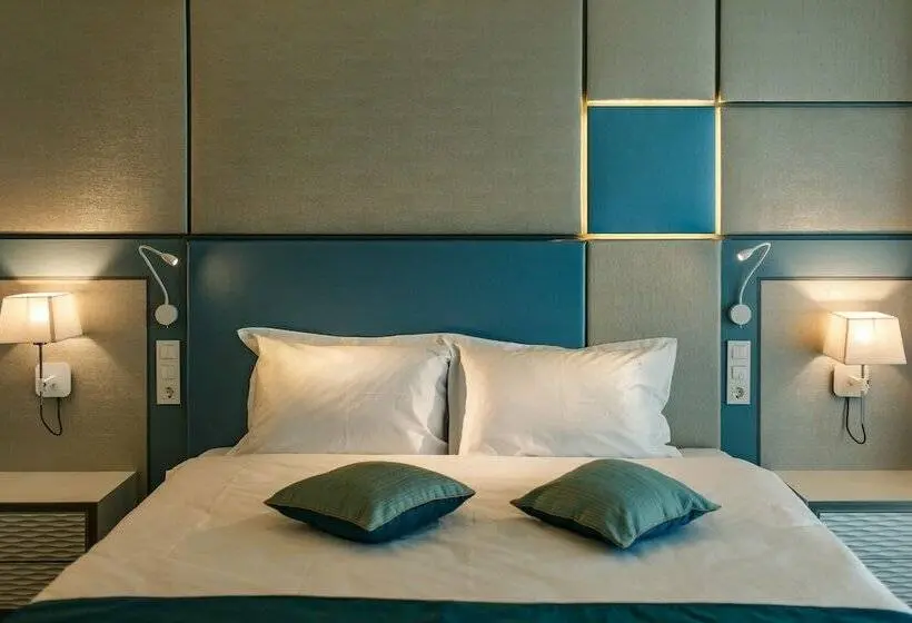 Cameră Deluxe cu Vedere la Mare, Opera