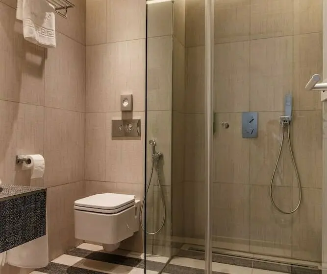 Cameră Deluxe cu Vedere la Mare, Opera