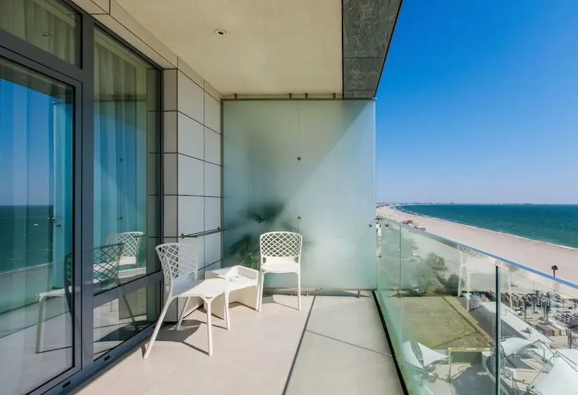 Cameră Deluxe cu Vedere la Mare, Opera