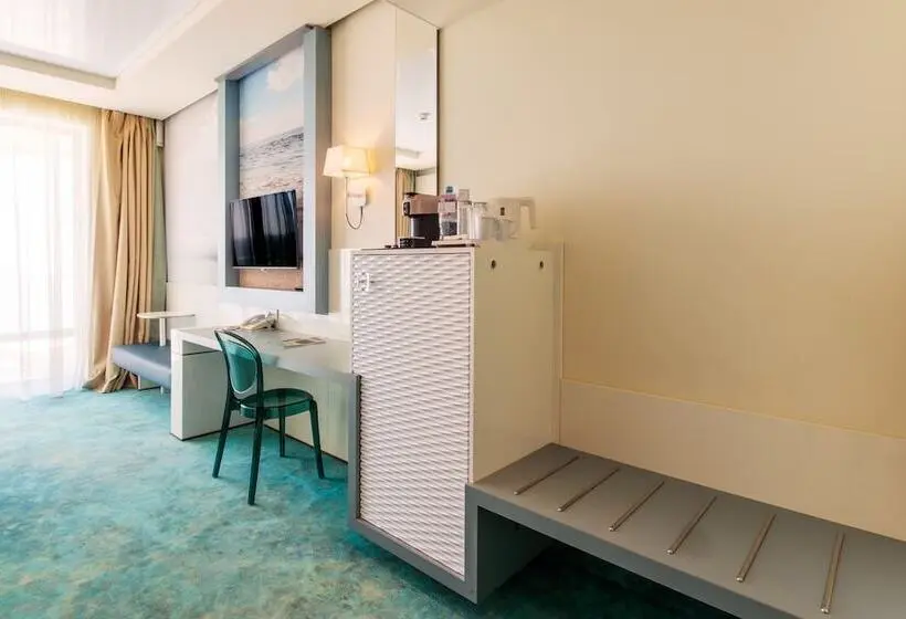 Cameră Deluxe cu Vedere la Mare, Opera