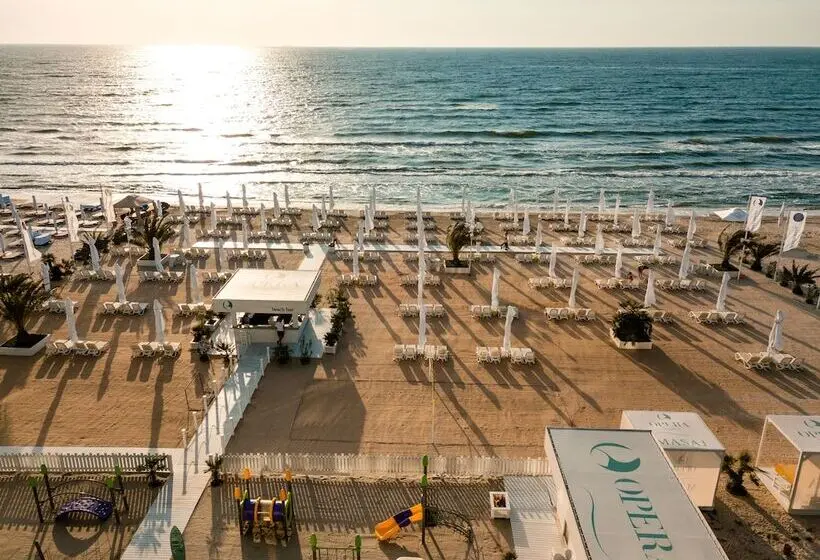 Suite Senior cu Vedere la Mare, Opera