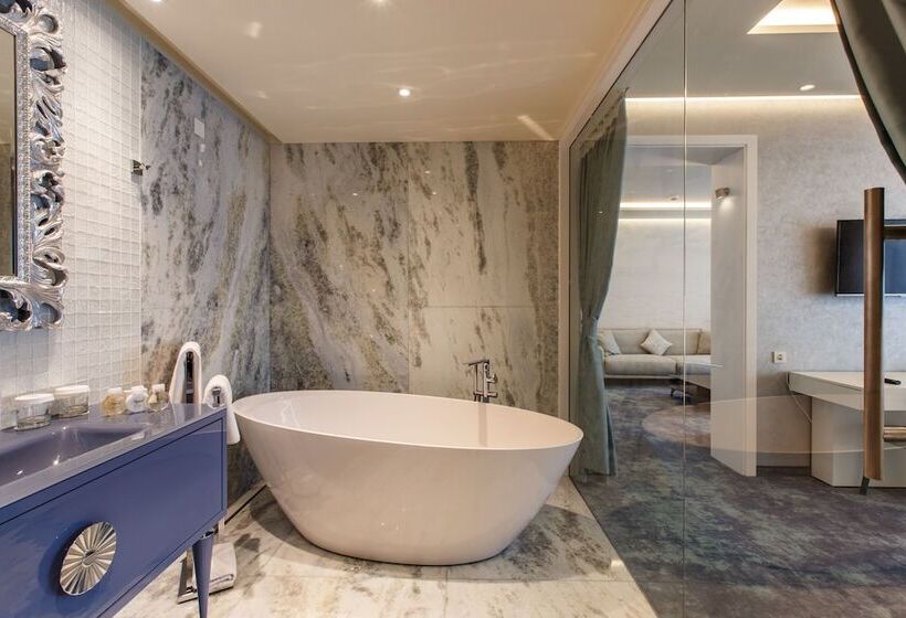 オーシャンビューシニアスイート, Opera