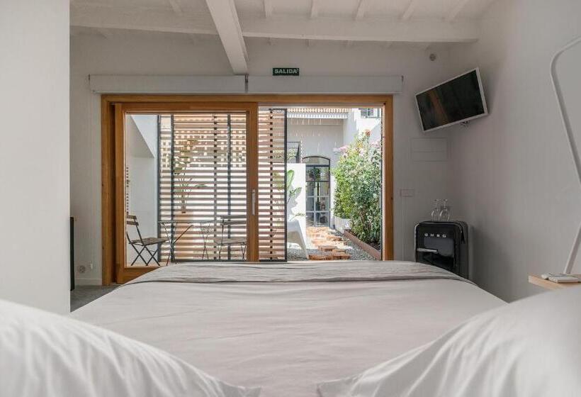 スタンダードルーム, Sodium Boutique