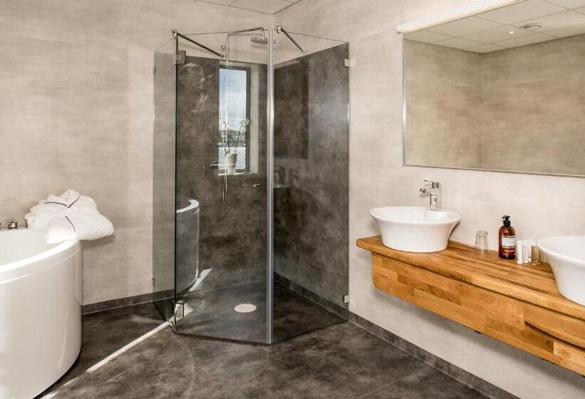 جناح, Strandpiren Hotell