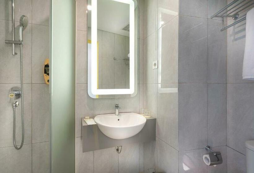 スタンダードルーム, Yello Hotel Manggarai