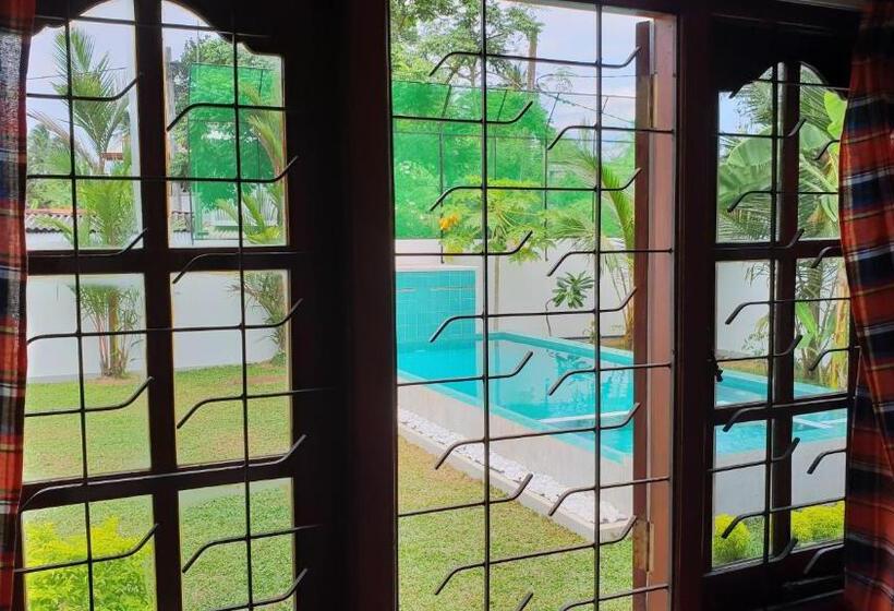 패밀리 룸, Emildale Villa