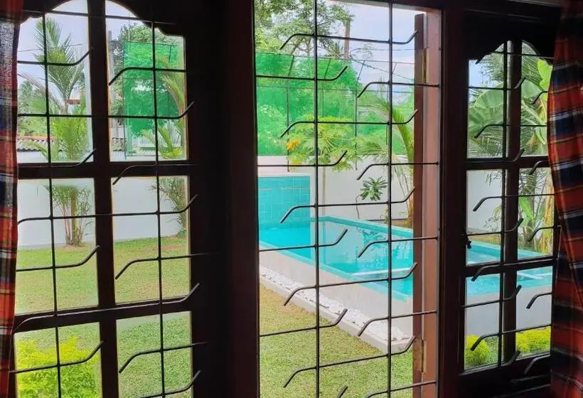 ファミリールーム, Emildale Villa