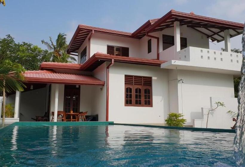 패밀리 룸, Emildale Villa