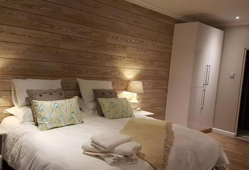 キングサイズベッドのスタンダードルーム, Riverview Guesthouse East London