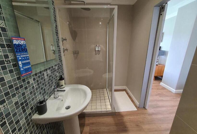 リバービュースタンダードルーム, Riverview Guesthouse East London