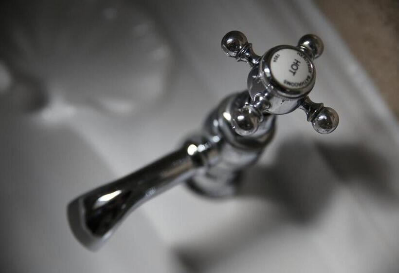 اتاق استاندارد, Sheriff Lodge