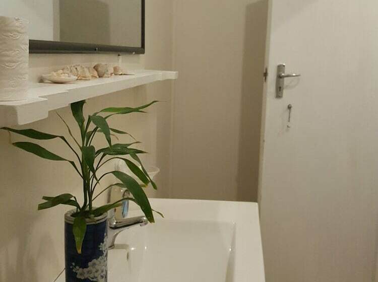 스탠다드 4인용 룸 공용 욕실, Golden Cross