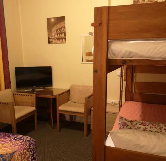 Номер Стандарт Четырехместный Совместный Санузел, Golden Cross