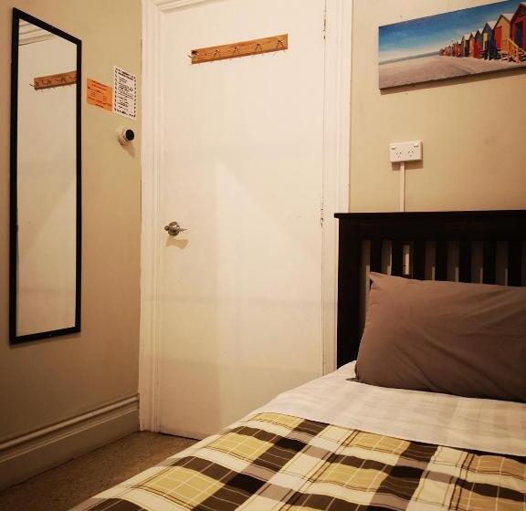 스탠다드 싱글 룸 공동욕실, Golden Cross