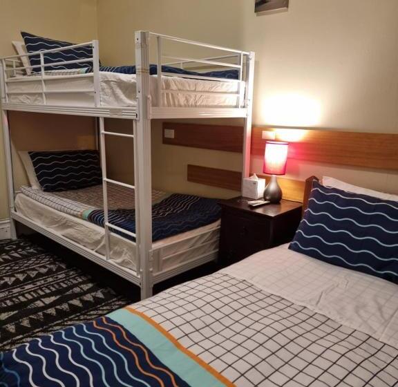 Трехместный Номер Стандарт Совместная Ванная, Golden Cross